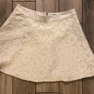 The limited size 8 white floral skirt